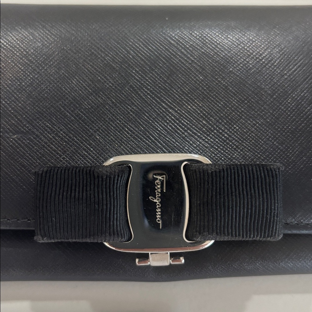 Gorgeous Ferragamo wallet with COA - Picture 2 of 7
